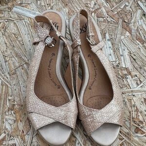 Sofft Metallic Peep Toe with ankle buckle and low heel size 9W